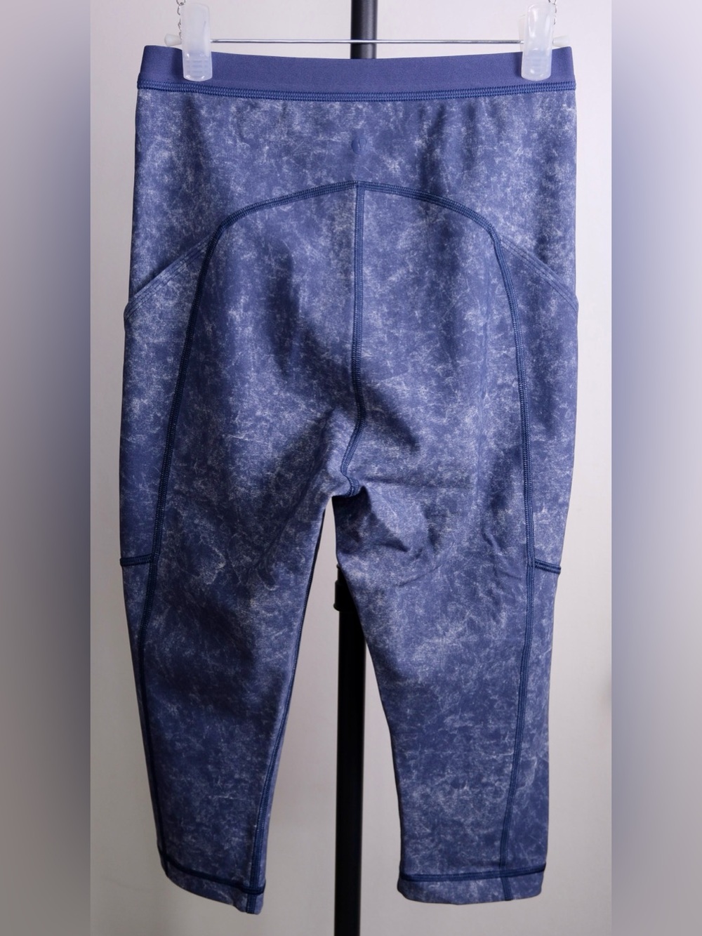 Lululemon Blue Printed Cropped Leggings with Side Pockets